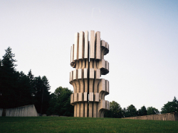http://www.editionsinfinies.com/files/gimgs/th-78_F1050004.jpg